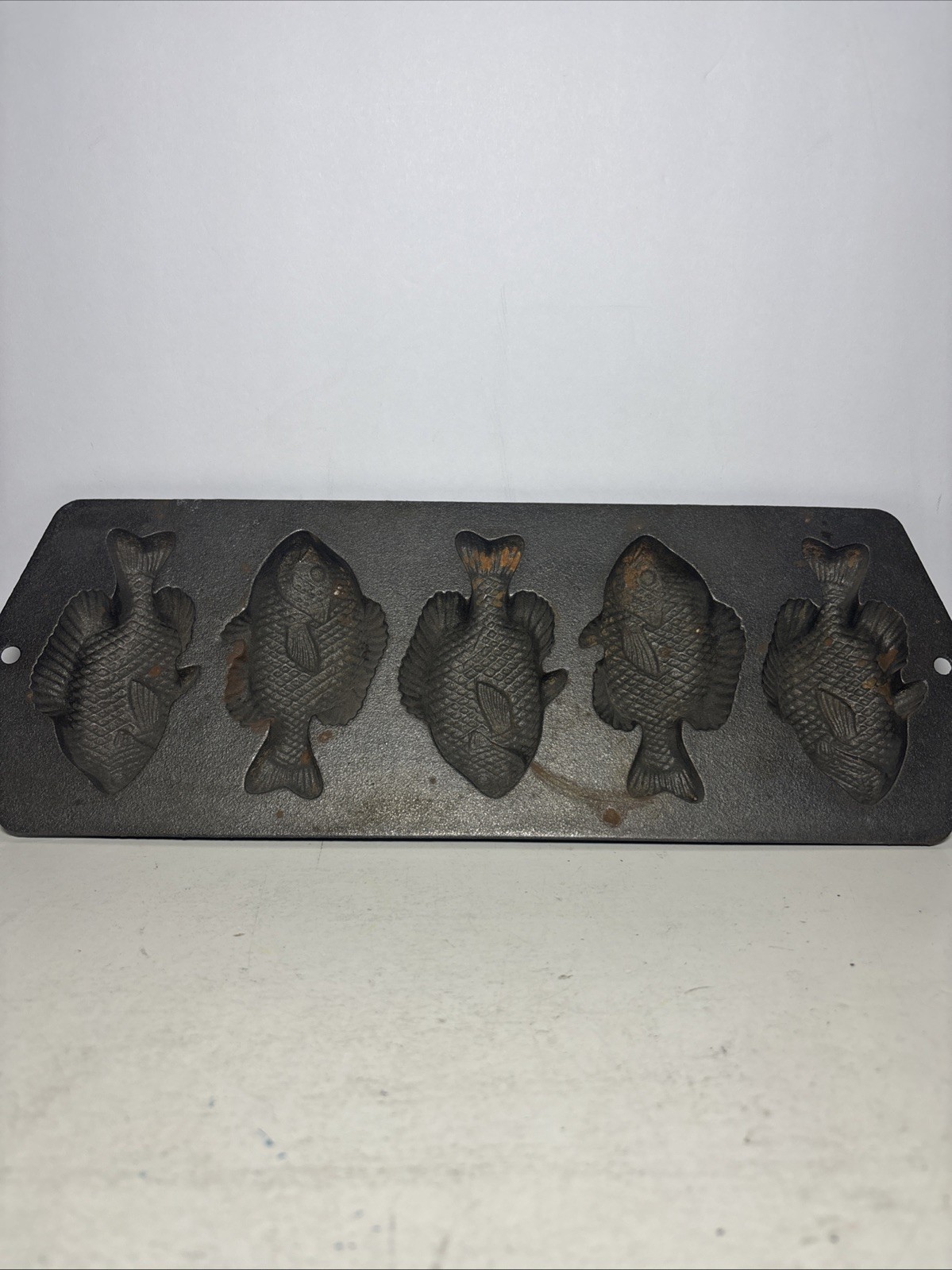 Vintage Lodge USA 5PP2 Cast Iron Perch Bluegill Fish Cornbread Pan Muffin Mold