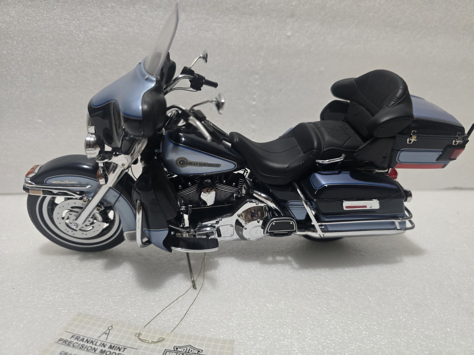 Franklin Mint Harley Davidson Ultra Classic Electra Glide Peace Officer B11E302