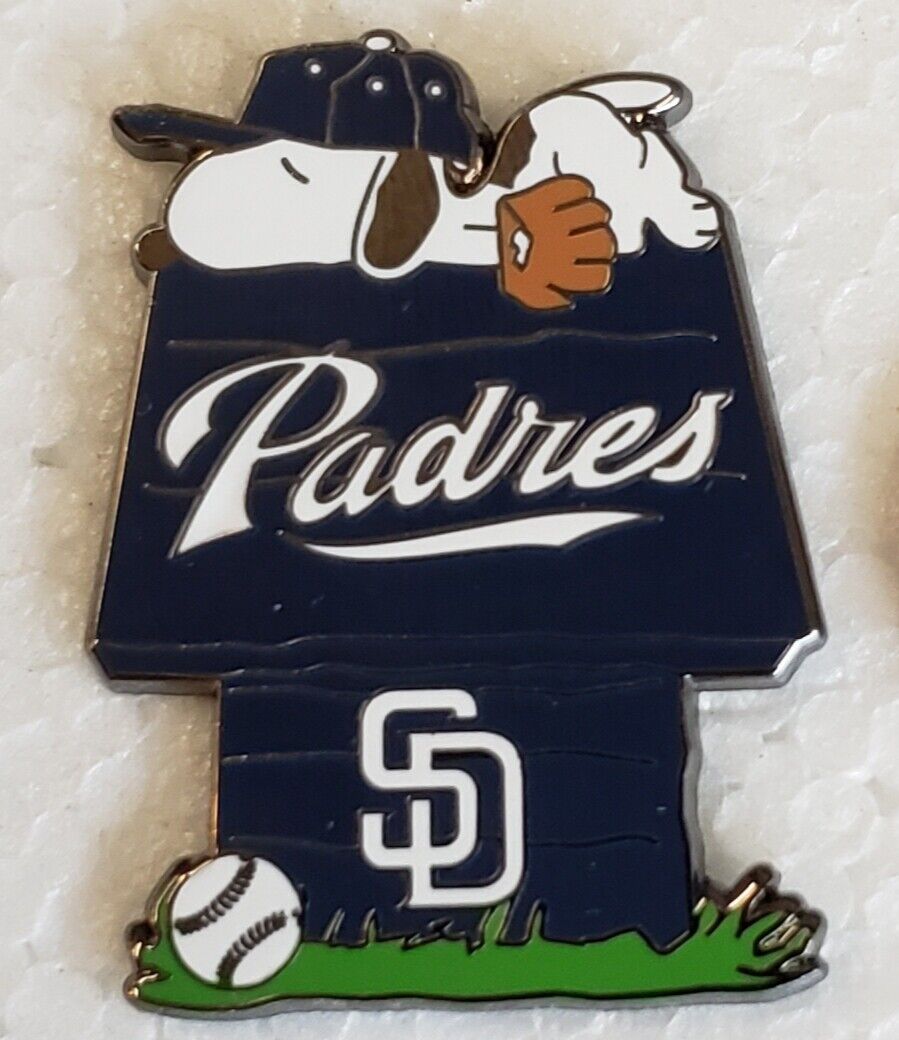 SAN DIEGO PADRES SNOOPY DOG HOUSE Lapel Pin