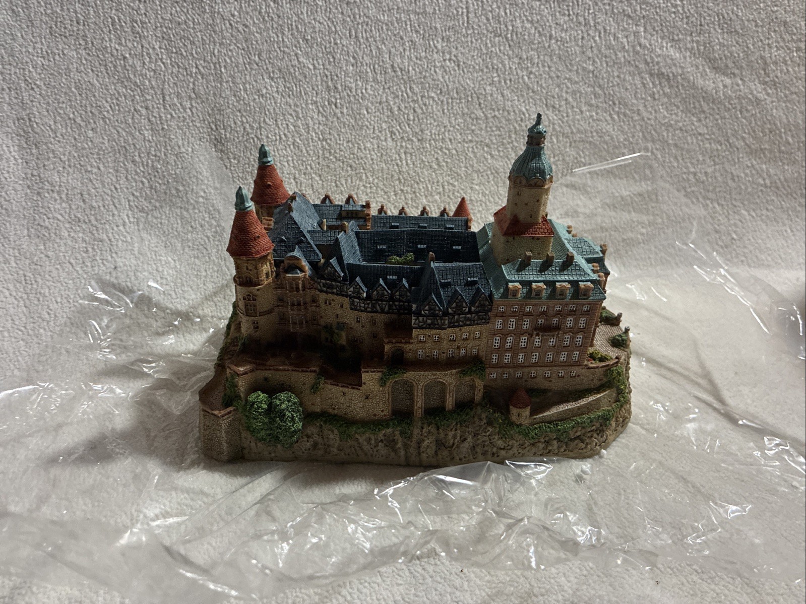 Danbury Mint Enchanted Castles Of Europe Eltz Castle Rhineland Germany 1994 Danbury Mint Enchanted Castles Of Europe Eltz Castle Rhineland Germany 1994