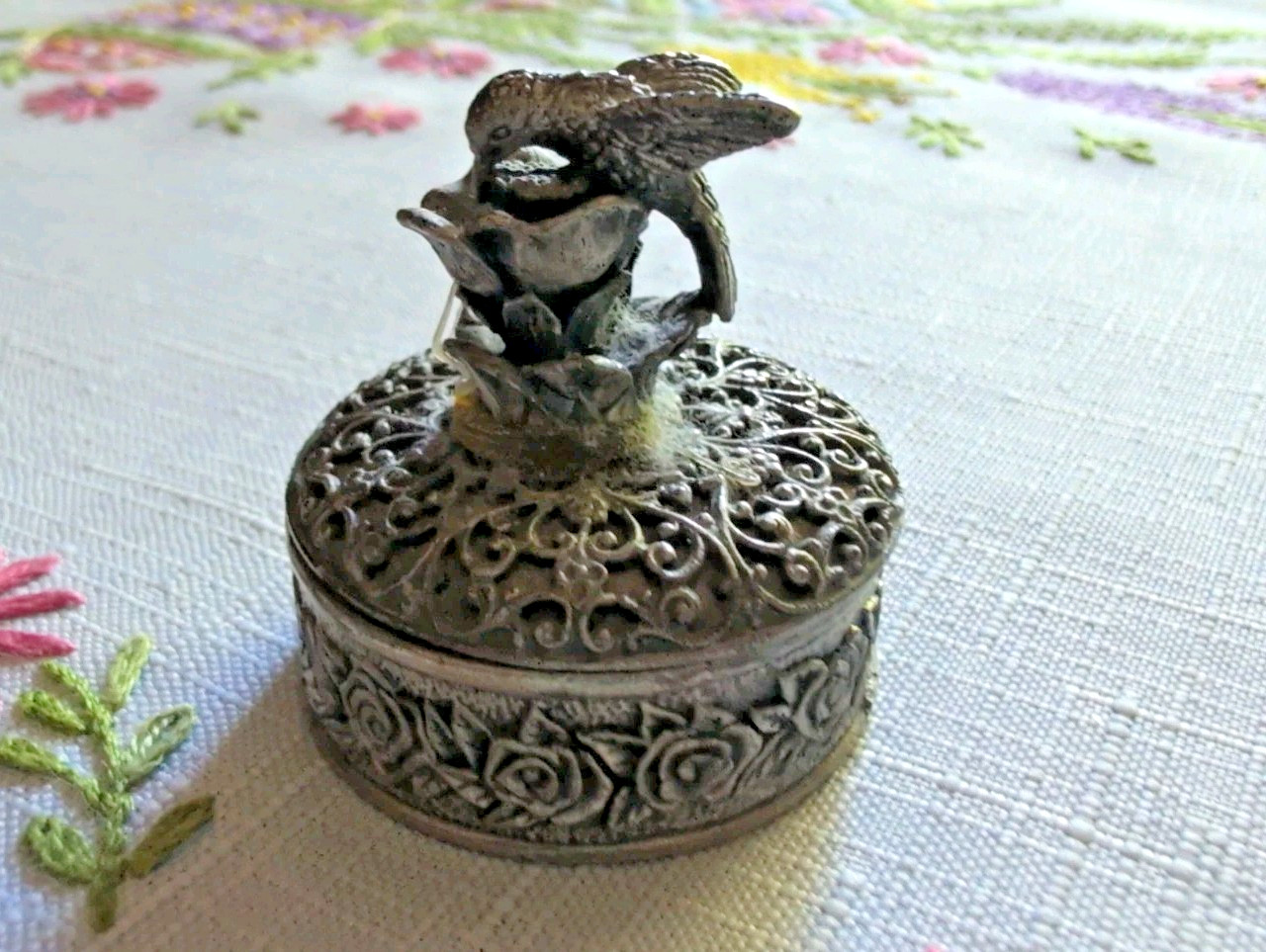 Vintage Hummingbird On Flower Giftcraft Miniature Filigree metal Trinket Box 1.7