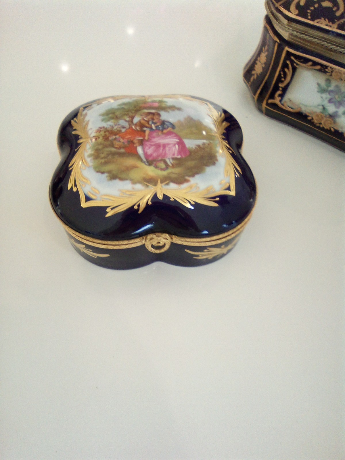 VINTAGE LIMOGES courting couple COBALT BLUE AND GOLD PORCELAIN TRINKET BOX