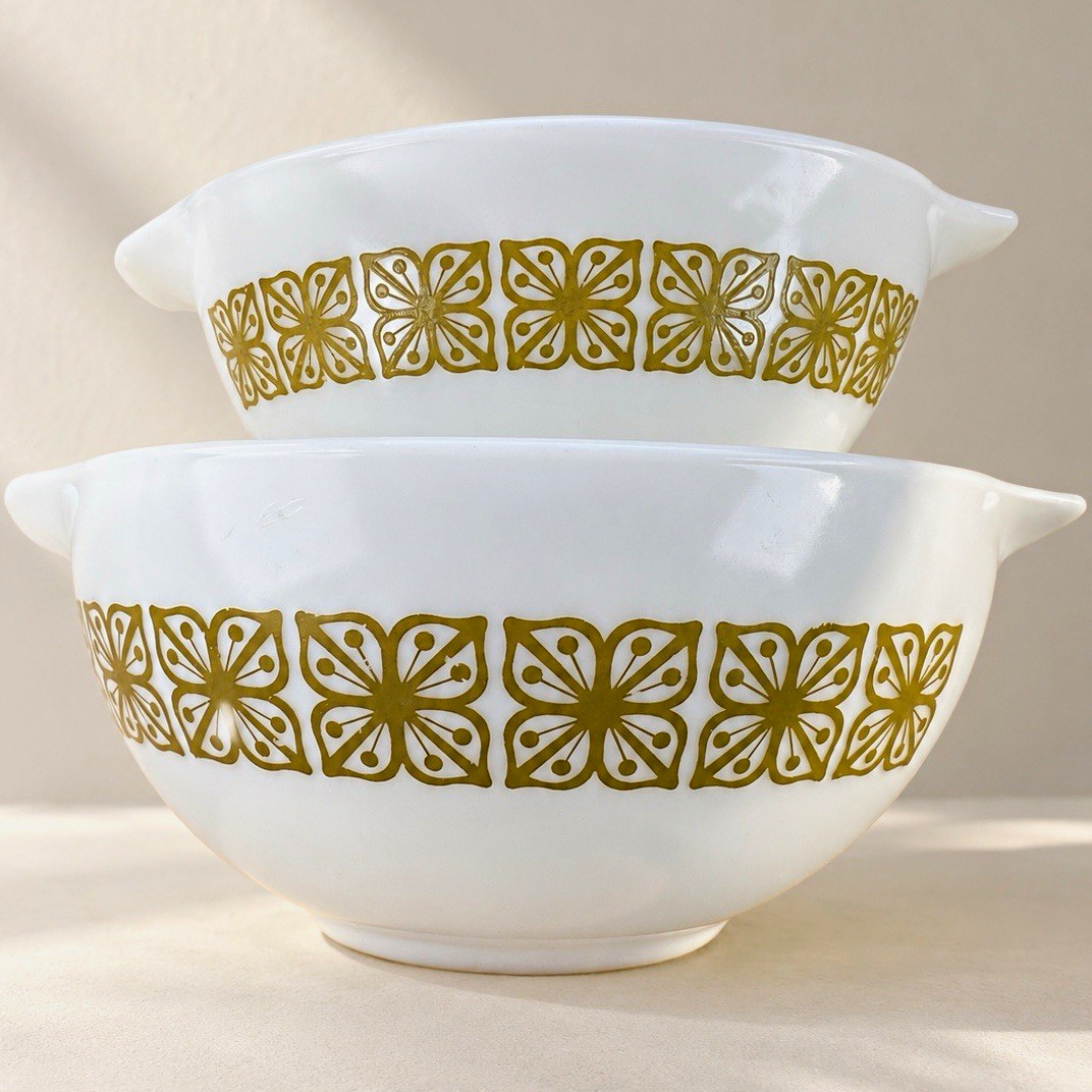 Vintage Pyrex Verde Square Flowers Cinderella Bowls Set of 2 MCM Green White