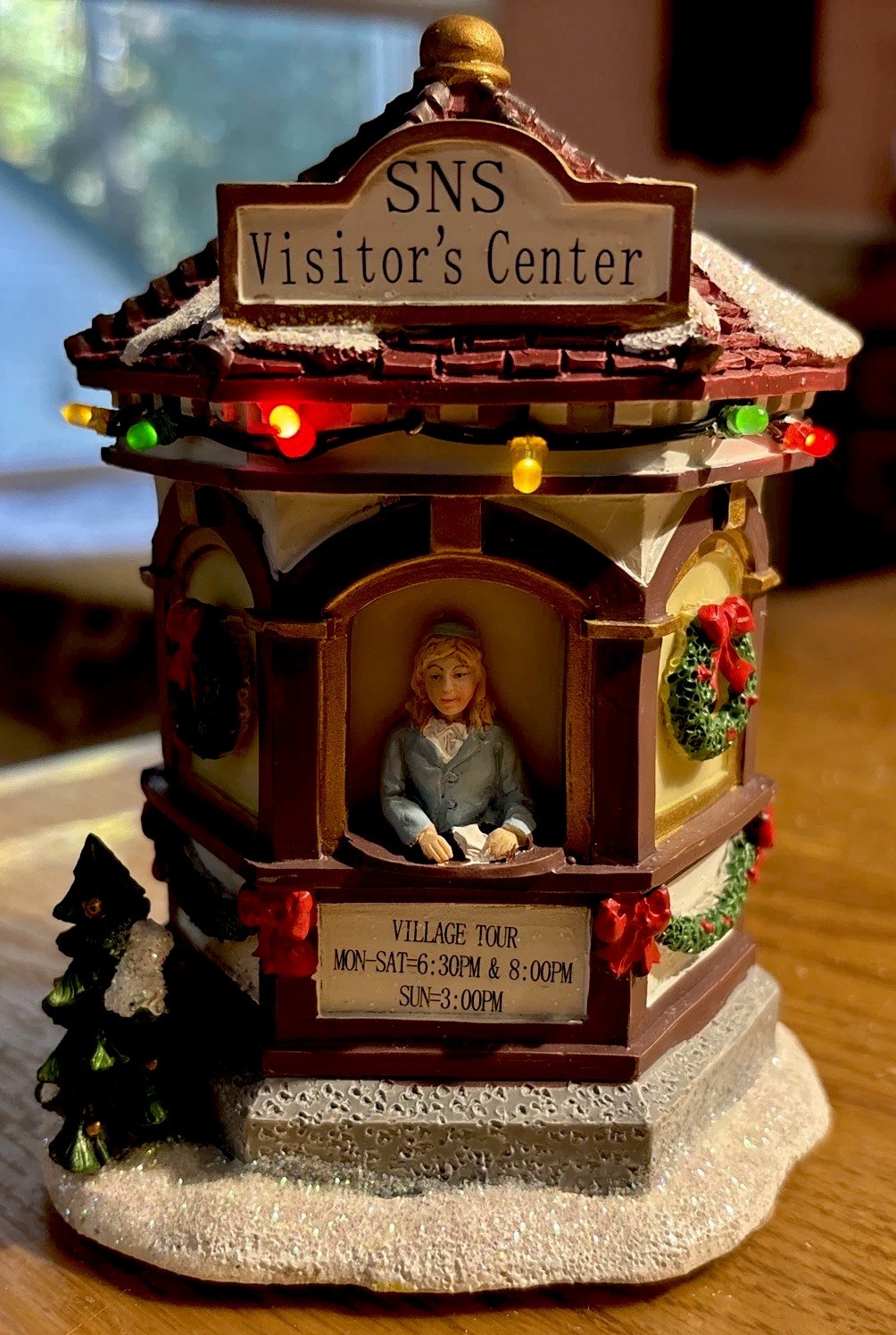 St. Nicholas Square 2012 Visitor’s Center w/Batteries Illuminated Working Boxed St. Nicholas Square 2012 Visitor’s Center w/Batteries Illuminated Working Boxed