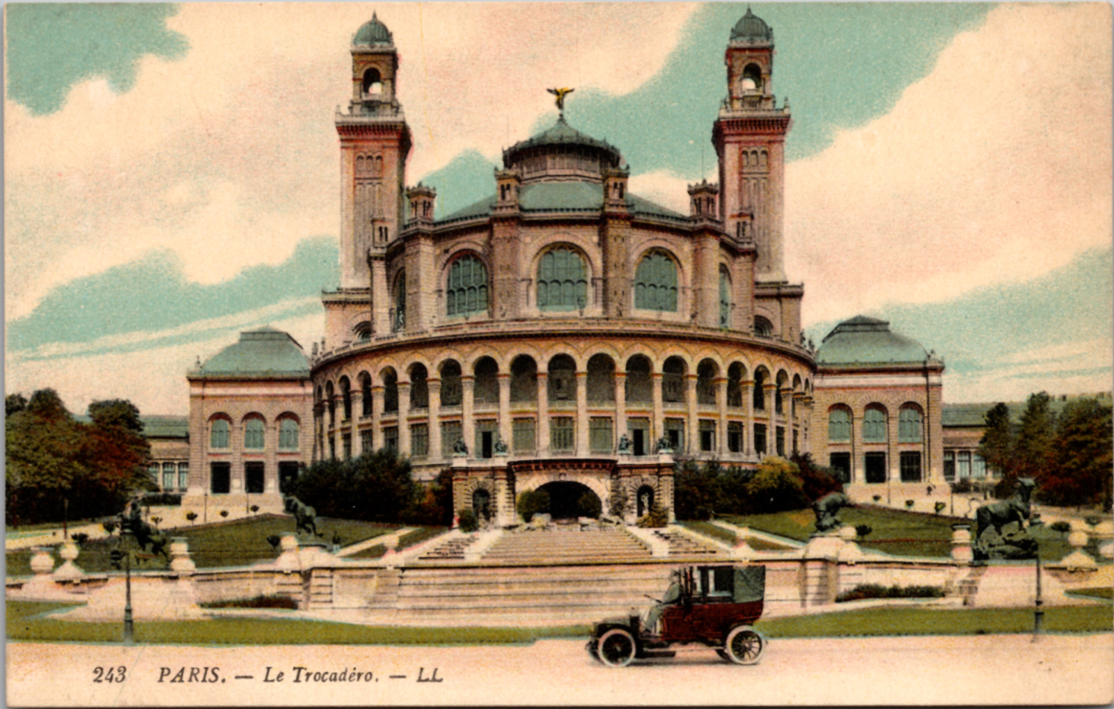 Palais du Trocadéro Paris France Postcard