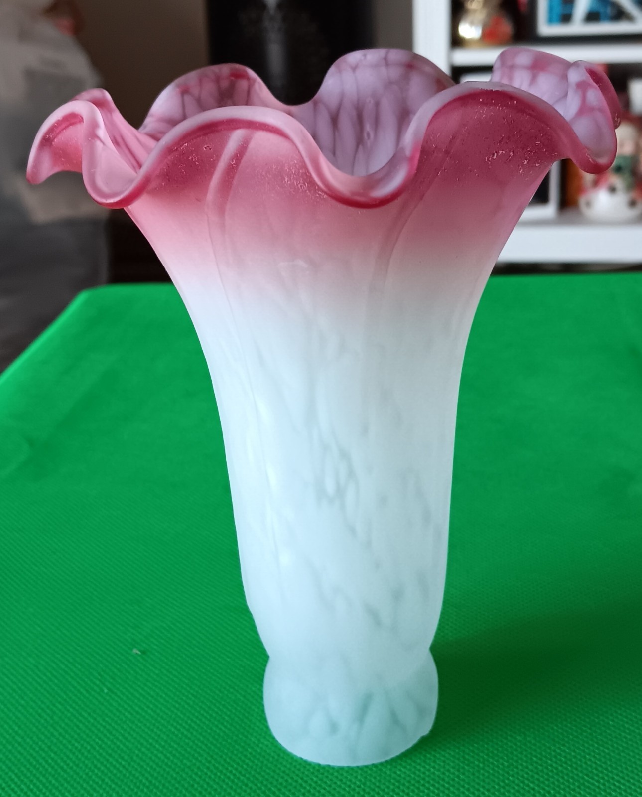 Vintage Beautiful Lily Tulip Replacement Glass Art Shade Frosted Magenta Spotted