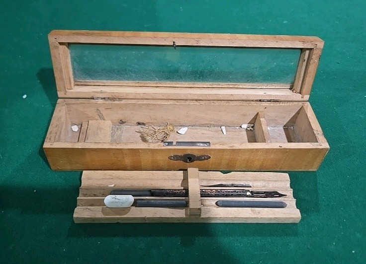 Vintage Small Wooden Writers Box Locking No Key Artists Drawing Box