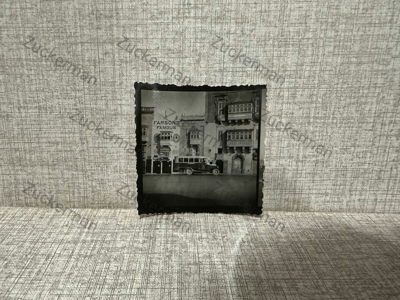 photo SHOP FARSONS FAMOUS VALLETTA MALTA 20s/30s bus
