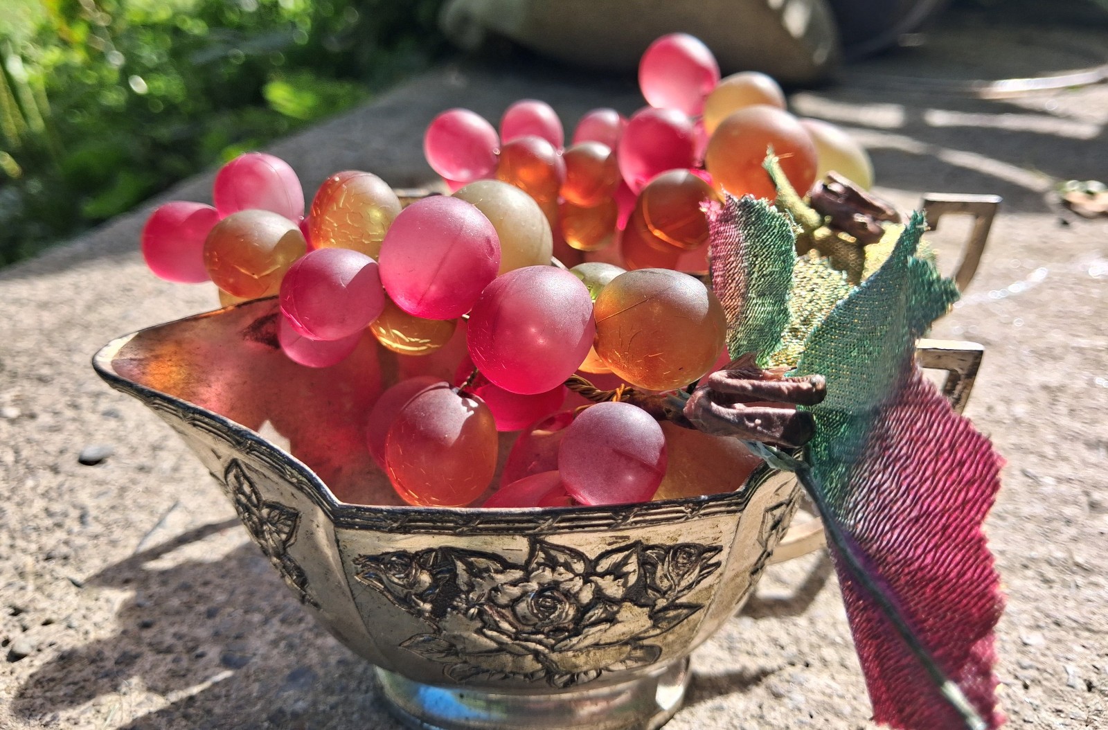 Vintage Lucite Wine Grapes Smooth Frosted Cluster 4” Japan Creamer Sugar Vintage Lucite Wine Grapes Smooth Frosted Cluster 4” Japan Creamer Sugar