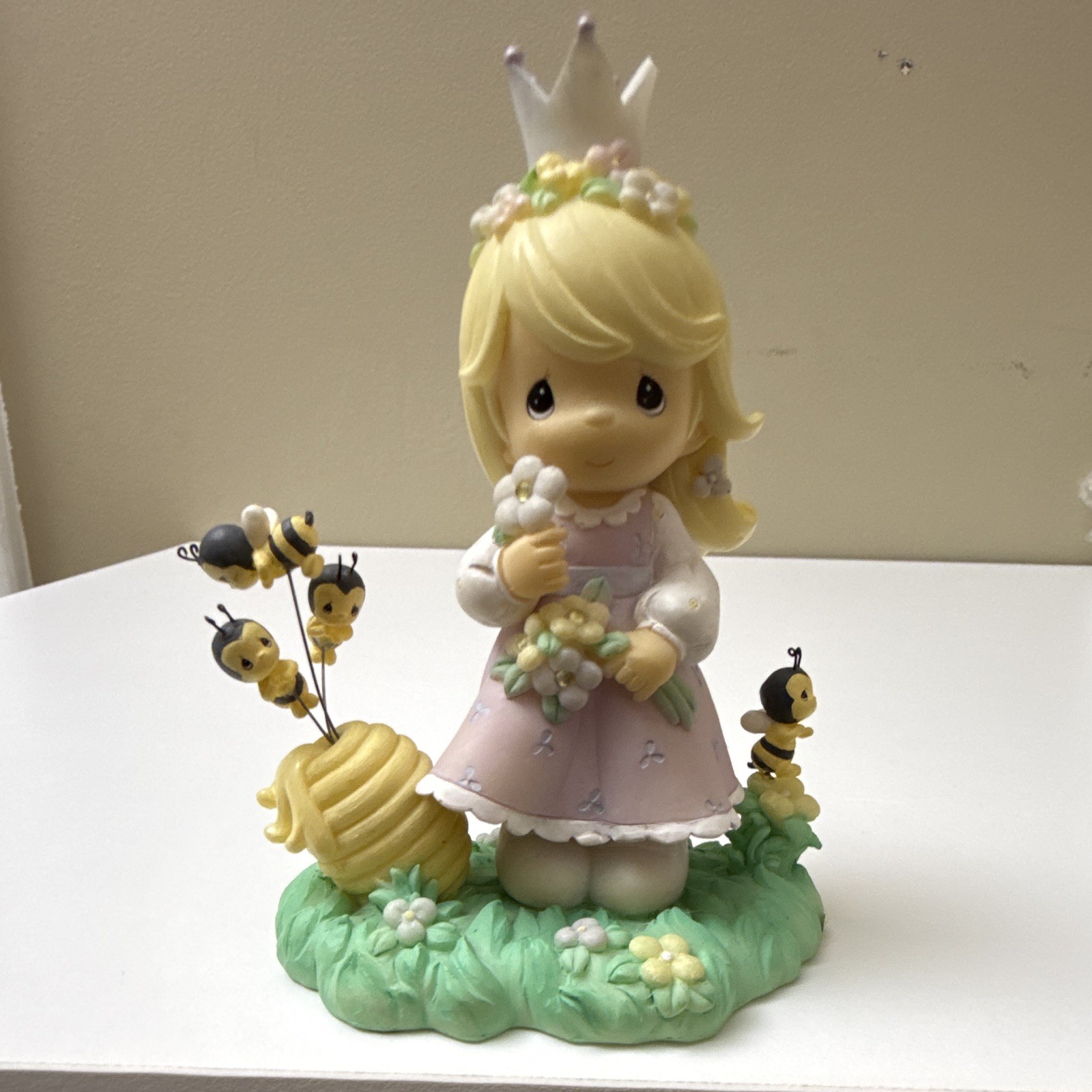 Precious Moments 2004 Princess Girl Crown Beehive Bees Flowers - Pre-Production