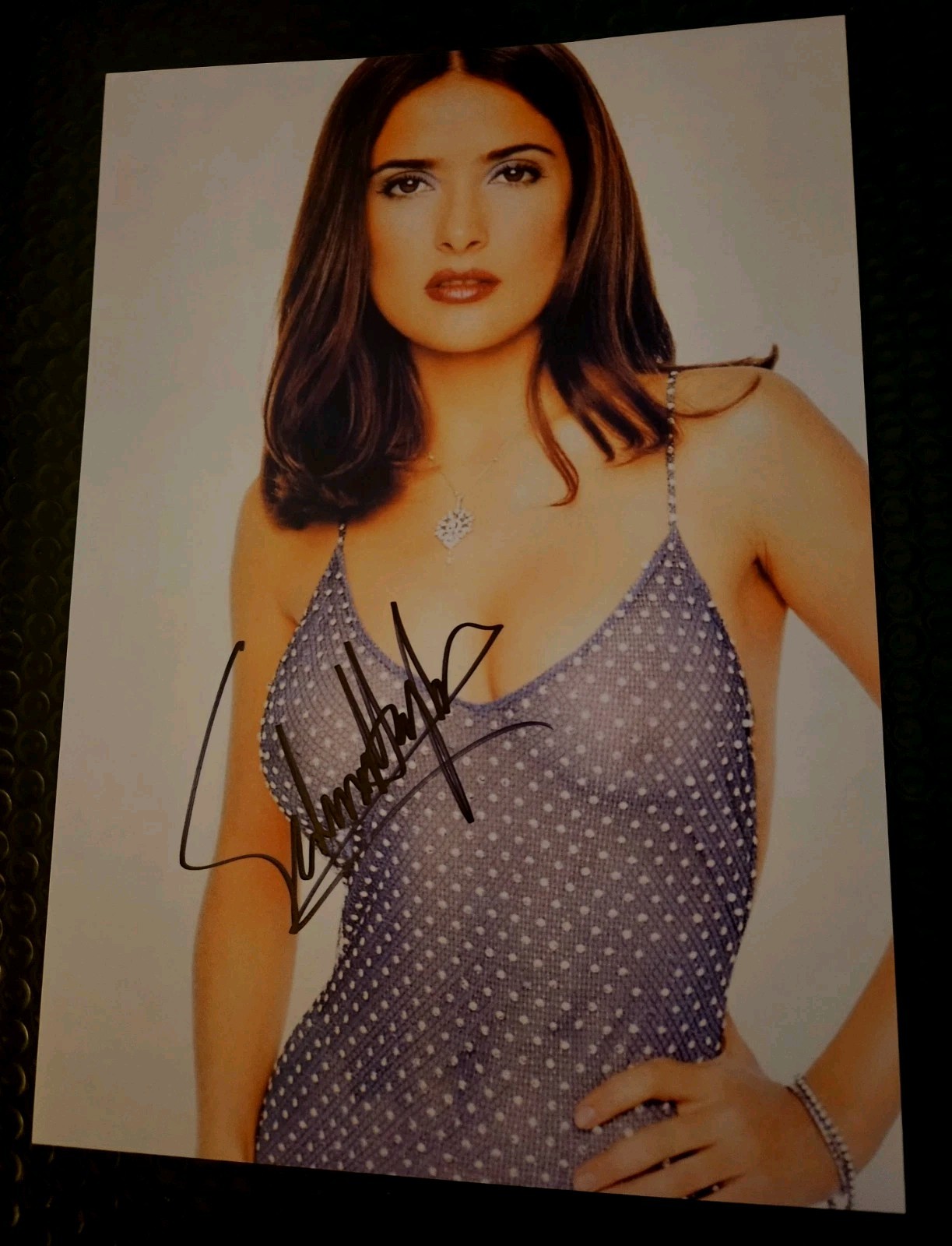 W/COA ORIGINAL SALMA HAYEK AUTOGRAPH ON AWESOME 8.5 X12\ W/COA ORIGINAL SALMA HAYEK AUTOGRAPH ON AWESOME 8.5 X12\