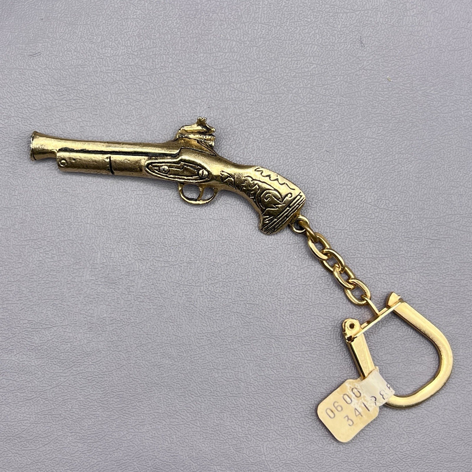 Vintage Mini Revolver Pistol Gun Key Ring Keychain Gold Tone 4.5\