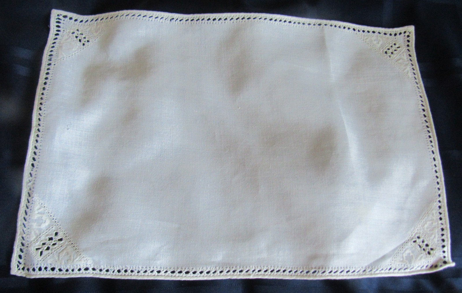 Vtg Set of 4 Placemats Drawnwork Pulled Thread Embroidery on Linen 16” x 11\ Vtg Set of 4 Placemats Drawnwork Pulled Thread Embroidery on Linen 16” x 11\