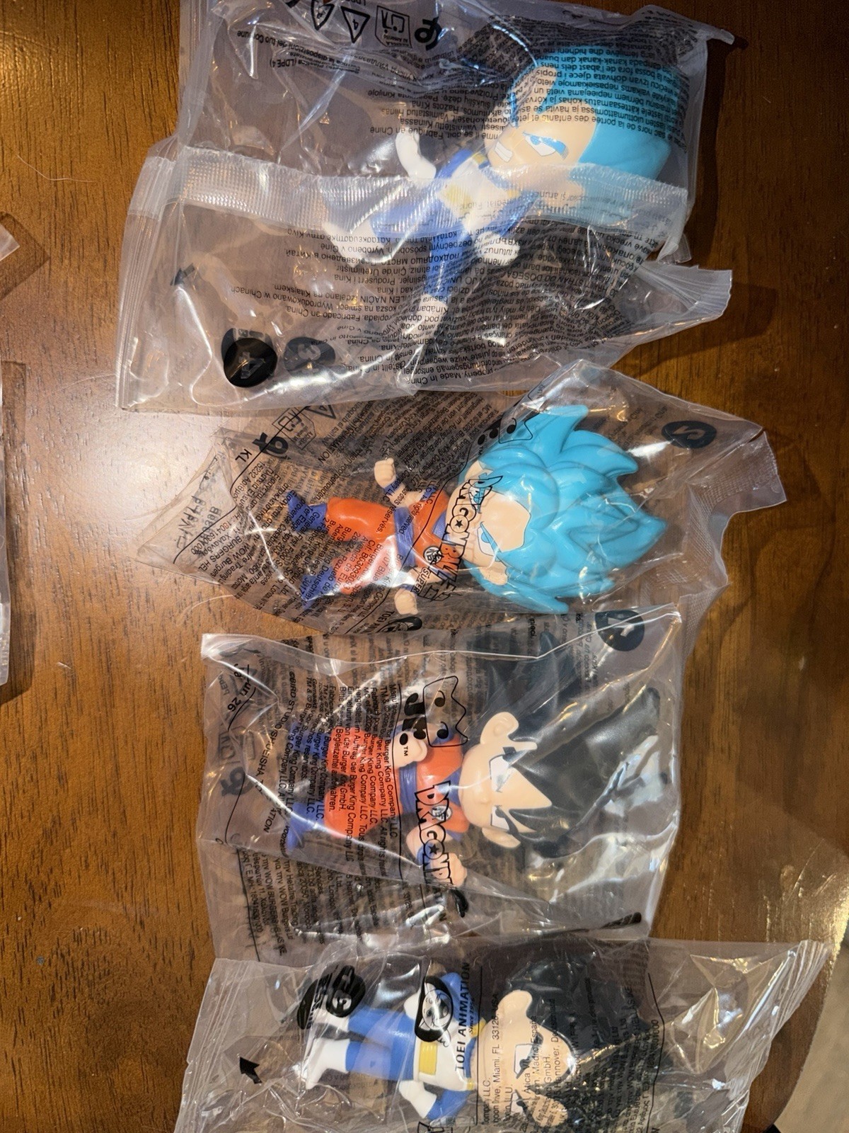 BURGER KING 4 SET 2xGOKU 2X VEGTA