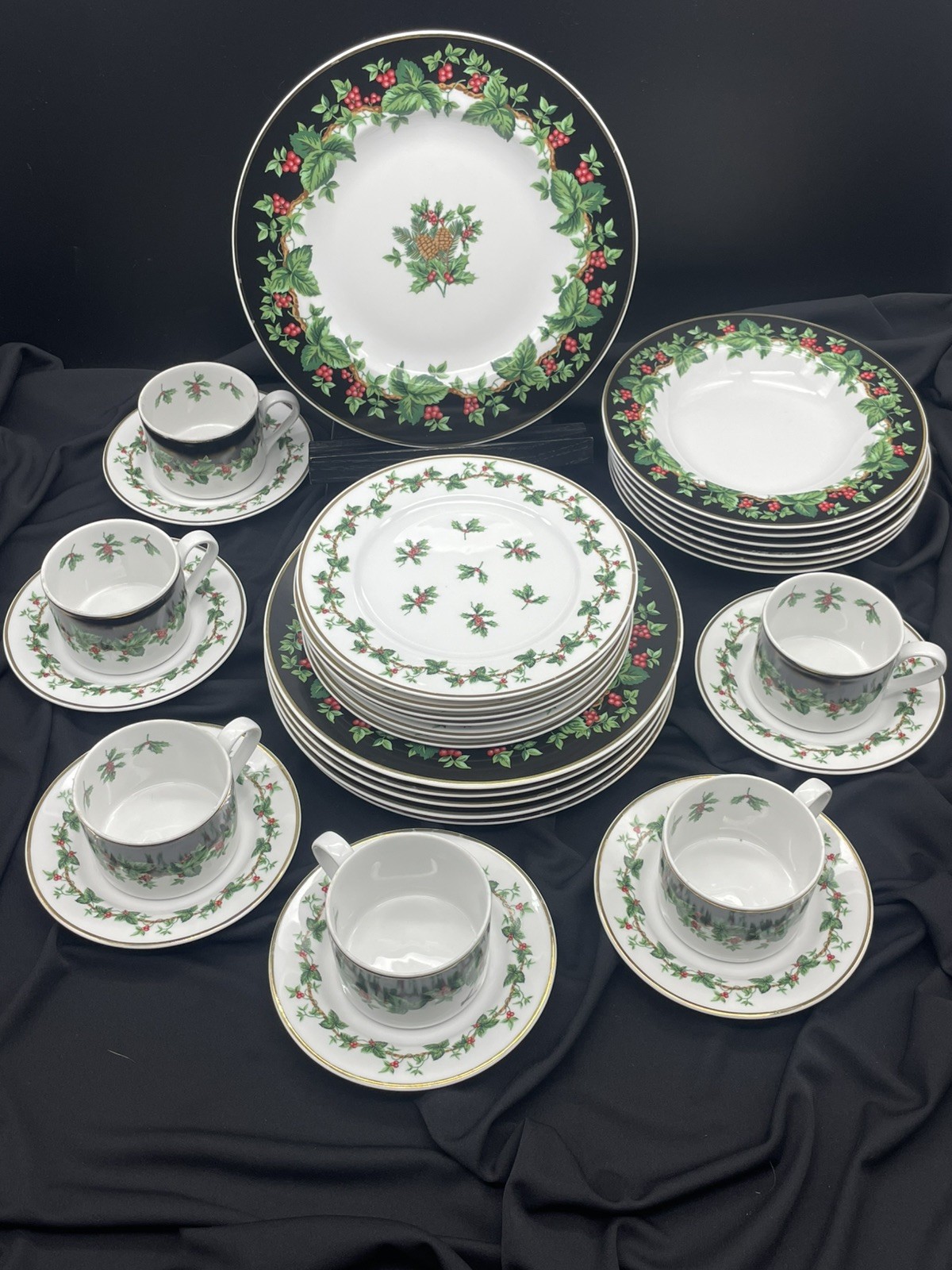 VTG Holiday Bouquet by WAVERLY 30pc Svc for 6 Christmas China Dinnerware