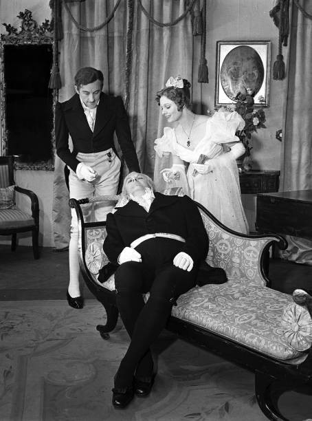 1944 Actors Anna Neagle Frank Allenby Graveley Woodhouse stage act- Old Photo 1944 Actors Anna Neagle Frank Allenby Graveley Woodhouse stage act- Old Photo