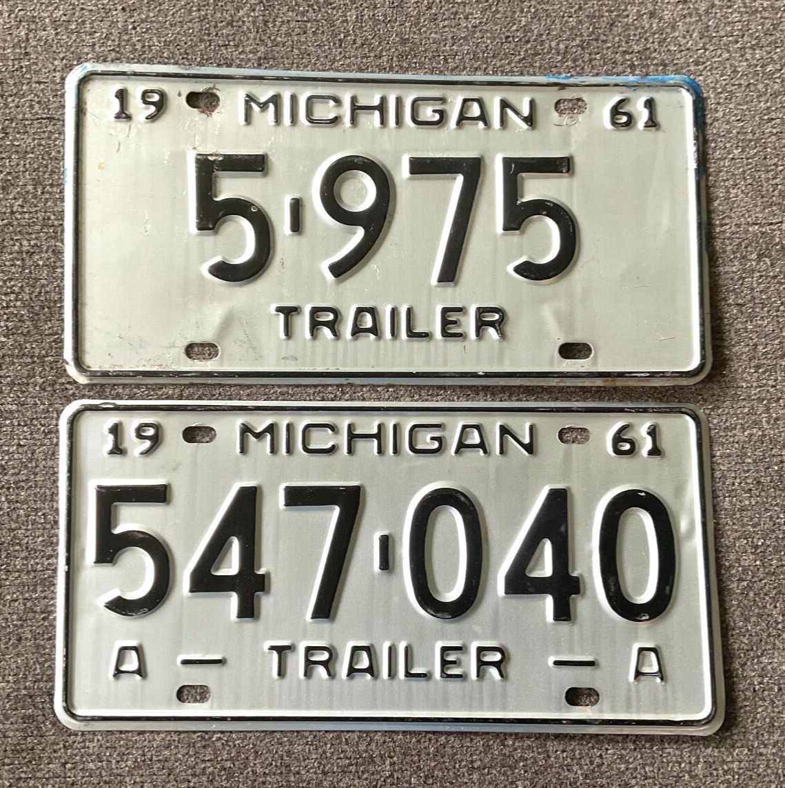 RARE 1961  MICHIGAN TRAILER LICENSE PLATE SET OF 2 VARIATIONS 