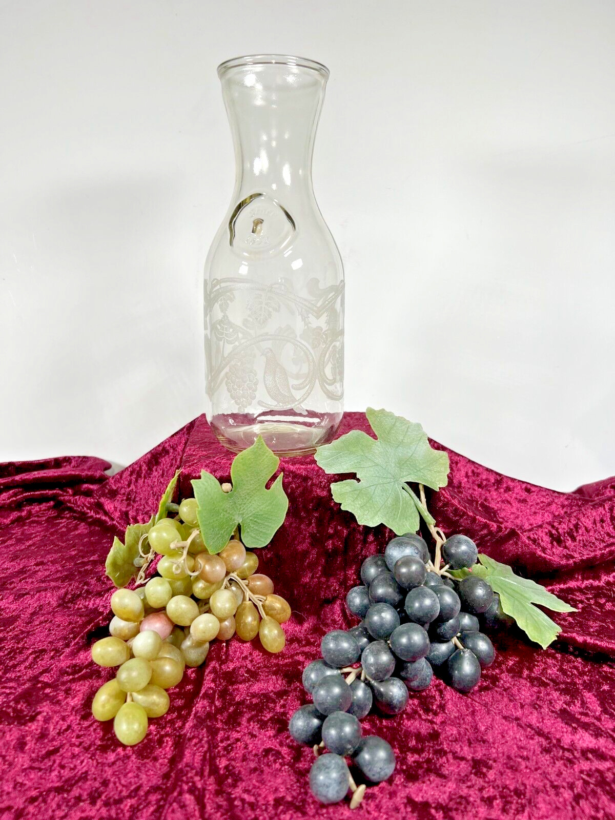 1 Liter Clear Glass Carafe decorated w/ Grape Vines & Birds Incl. Grape Decor