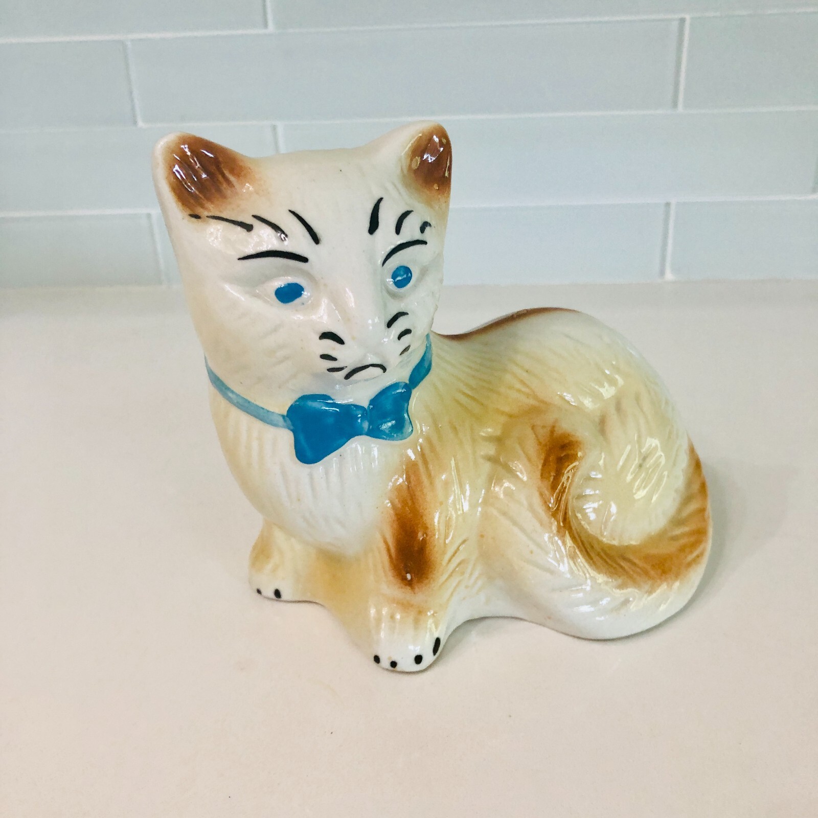 CAT/KITTY PORCELAIN IRIDESCENT BOW TIE & EYES IN BLUE SIAMESE FIGURINE BRAZIL