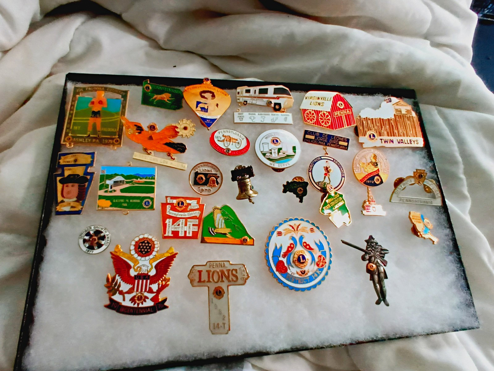 Mixed Lot Lions Club Lapel Pins Pennsylvania Souvenir USA Bicentennial Lot Of 69