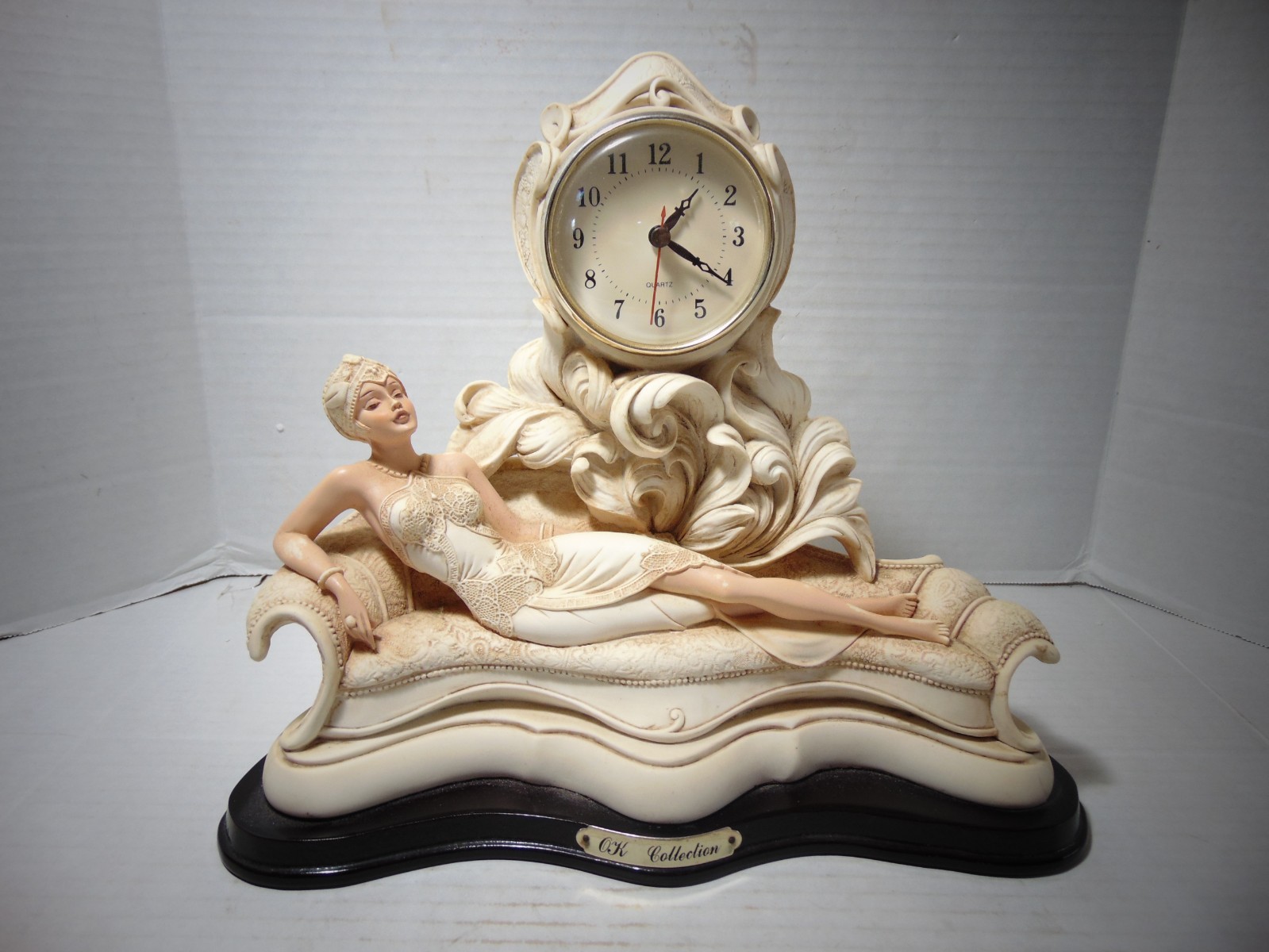 VINTAGE - EXQUISITE WORKING LADY MANTLE CLOCK FROM THE OK LIGHTING COLLECTION
