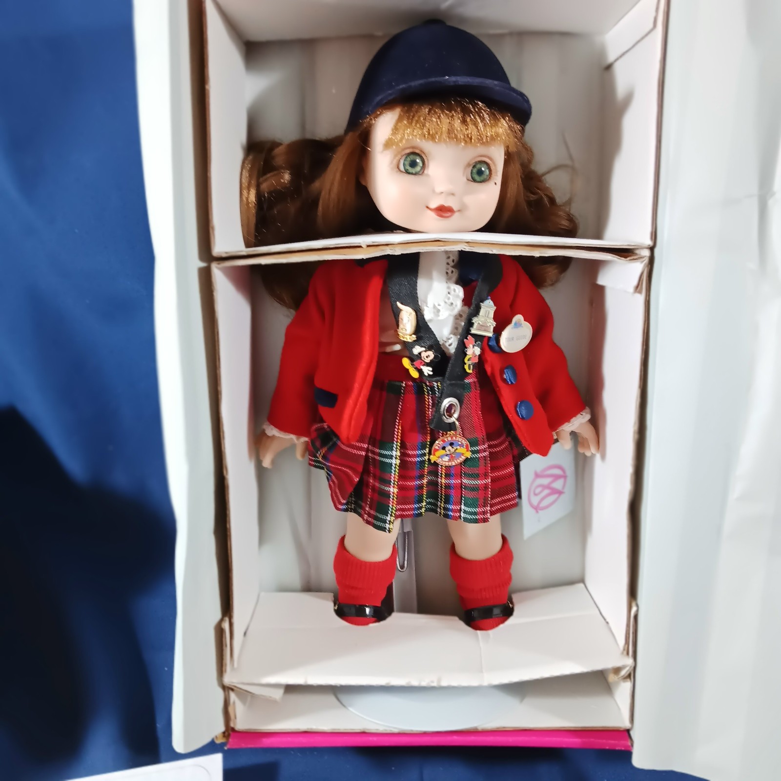 DISNEY MARIE OSMOND SIGNED ADORA BELLE TOUR GUIDE DOLL W/ COLLECTOR PIN 504/1000