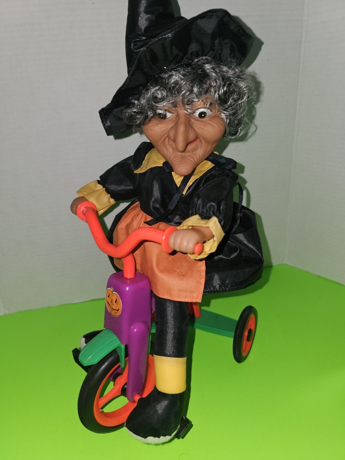 Rare 80s Witch On A Tricyle Moves Across The Floor , The Steaker Doesn\'t Work...