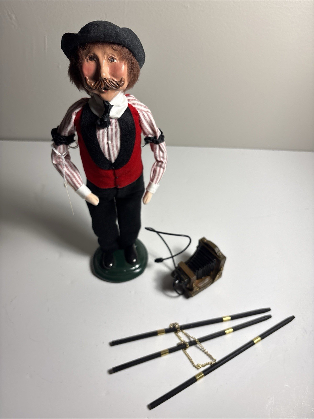 1999 Byers Choice Caroler Photographer Signed With Camera And Tripod