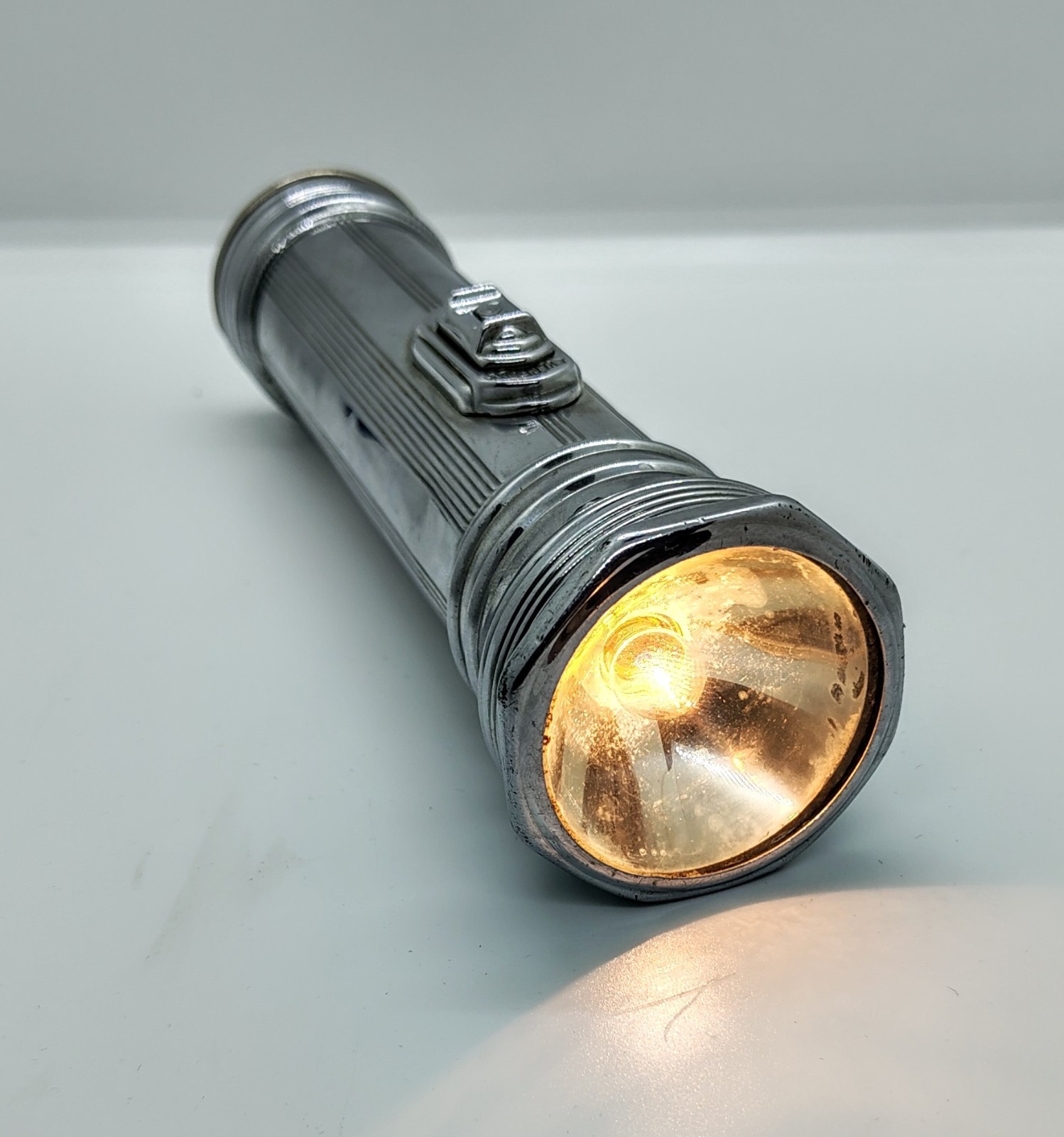 Vintage 1930s 1940s Eveready 8251 Chrome Art Deco Flashlight Works USA