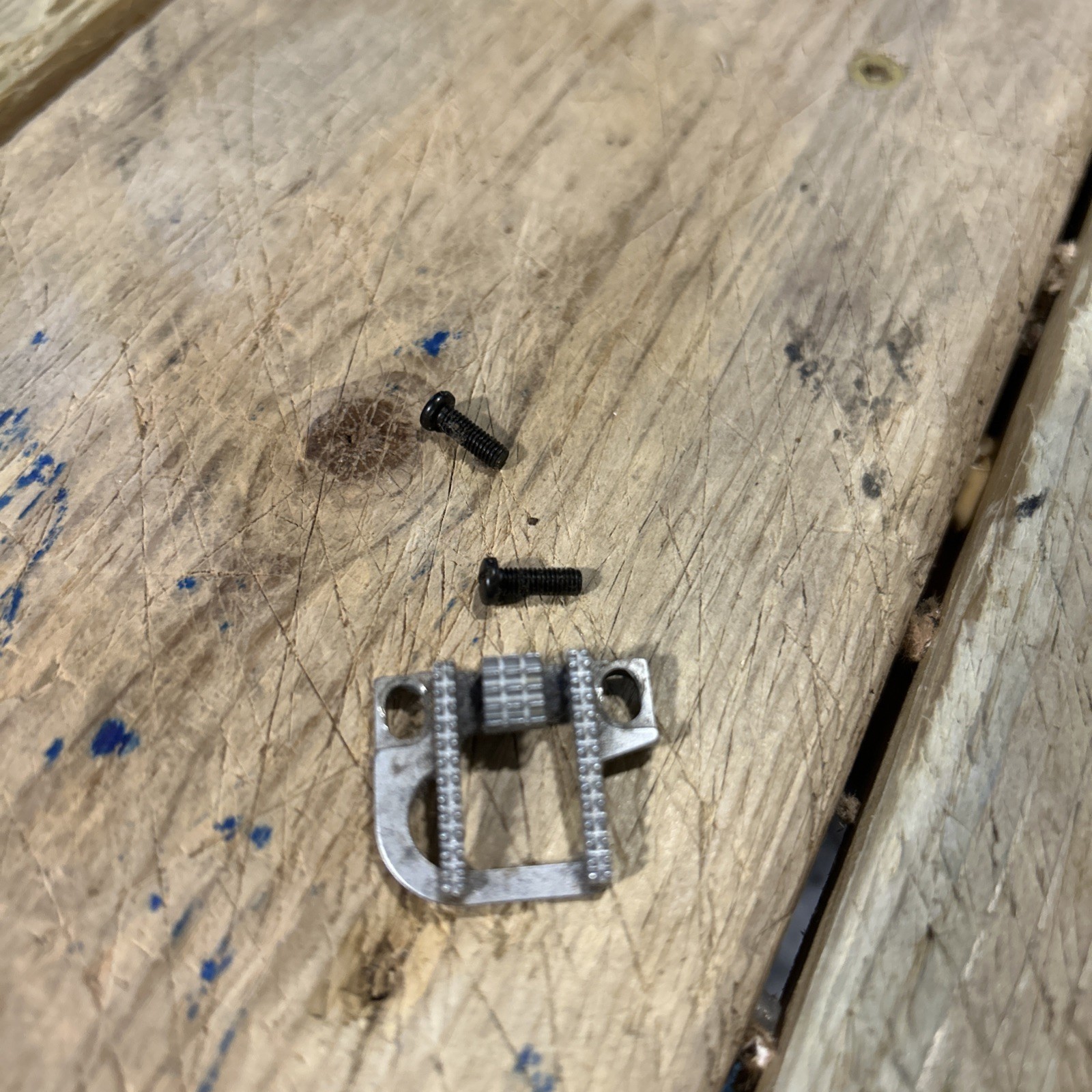 Singer 6212C Sewing Machine Feed Dog & Screws