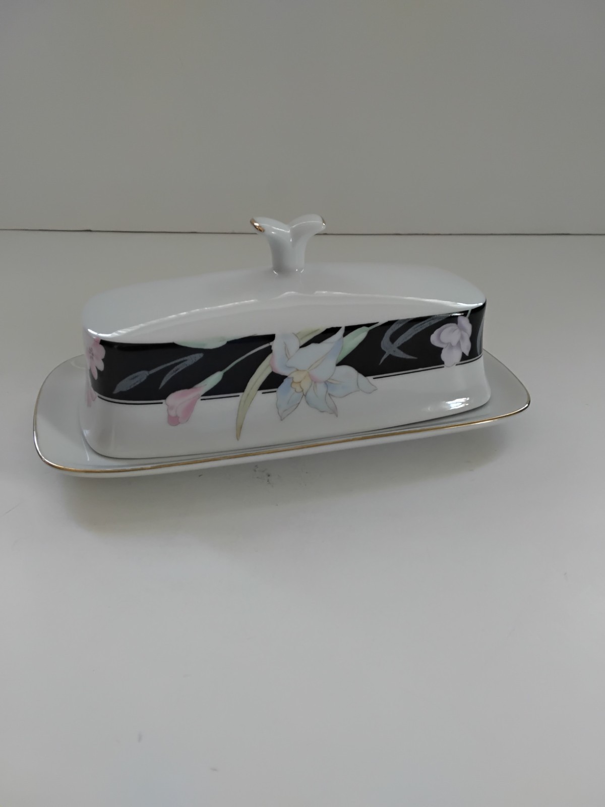 Mikasa Charisma Black L9050 Covered Butter Dish Fine China Japan Gold Trim Vtg