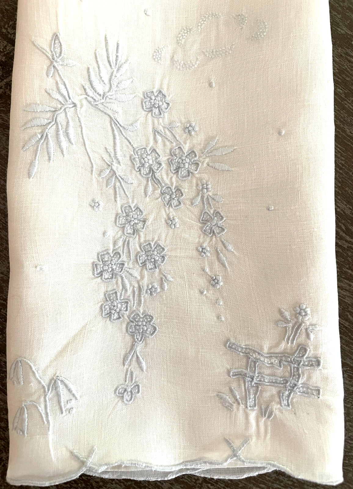 Madeira  (Marghab quality) hand towel - white linen / blue embroidery