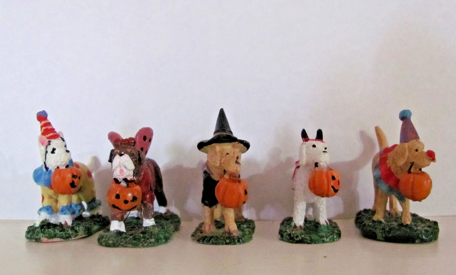 Lemax Spooky Town Figurines - Trick Or Treating Dogs, Set Of 5 #52301 Lemax Spooky Town Figurines - Trick Or Treating Dogs, Set Of 5 #52301