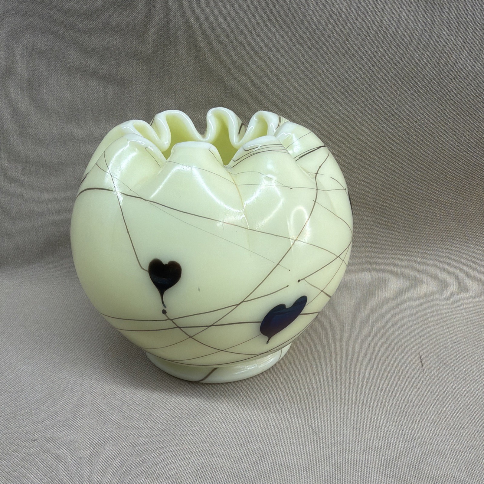 Fenton Hanging Hearts Barber Custard Crimped Rose Bowl Art Glass 1976 Fenton Hanging Hearts Barber Custard Crimped Rose Bowl Art Glass 1976