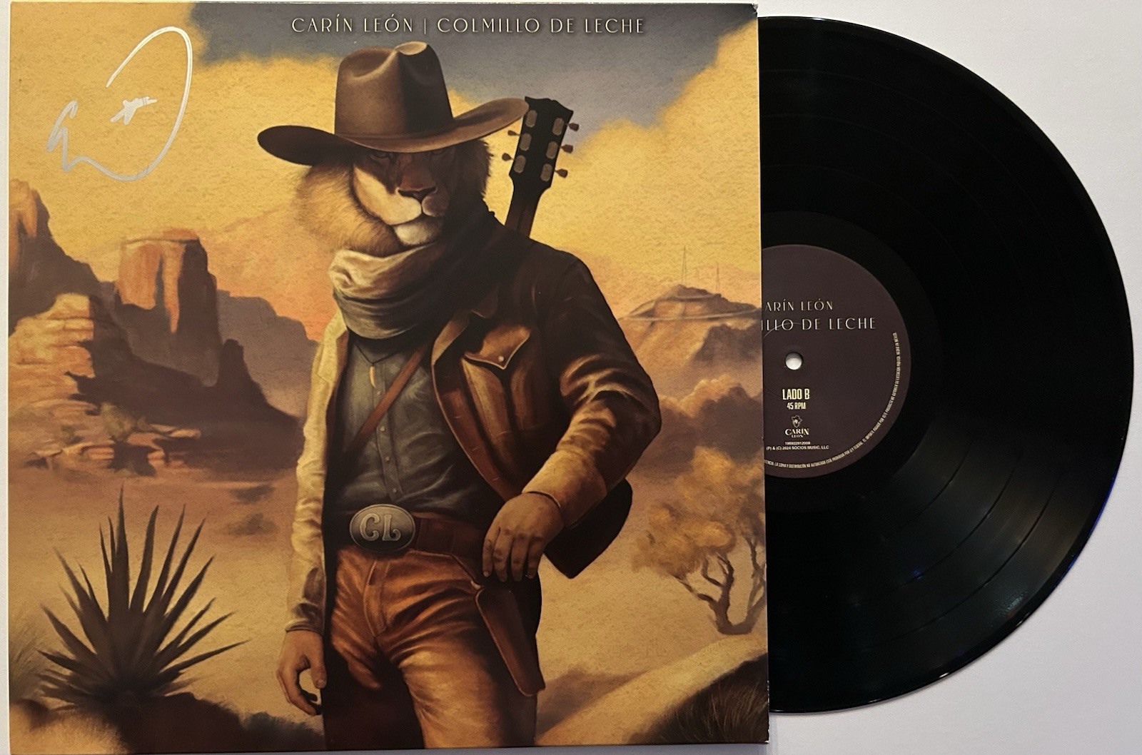 CARIN LEON SIGNED COLMILLO DE LECHE VINYL ALBUM MEXICO QUE VUELVAS RARE JSA COA