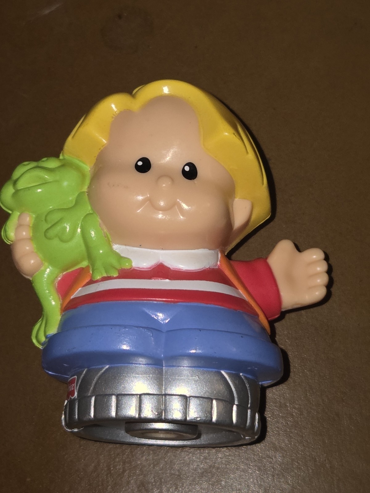 Fisher Price Little People Eddie Holding FROG Back Pack Silver Replacement 2001