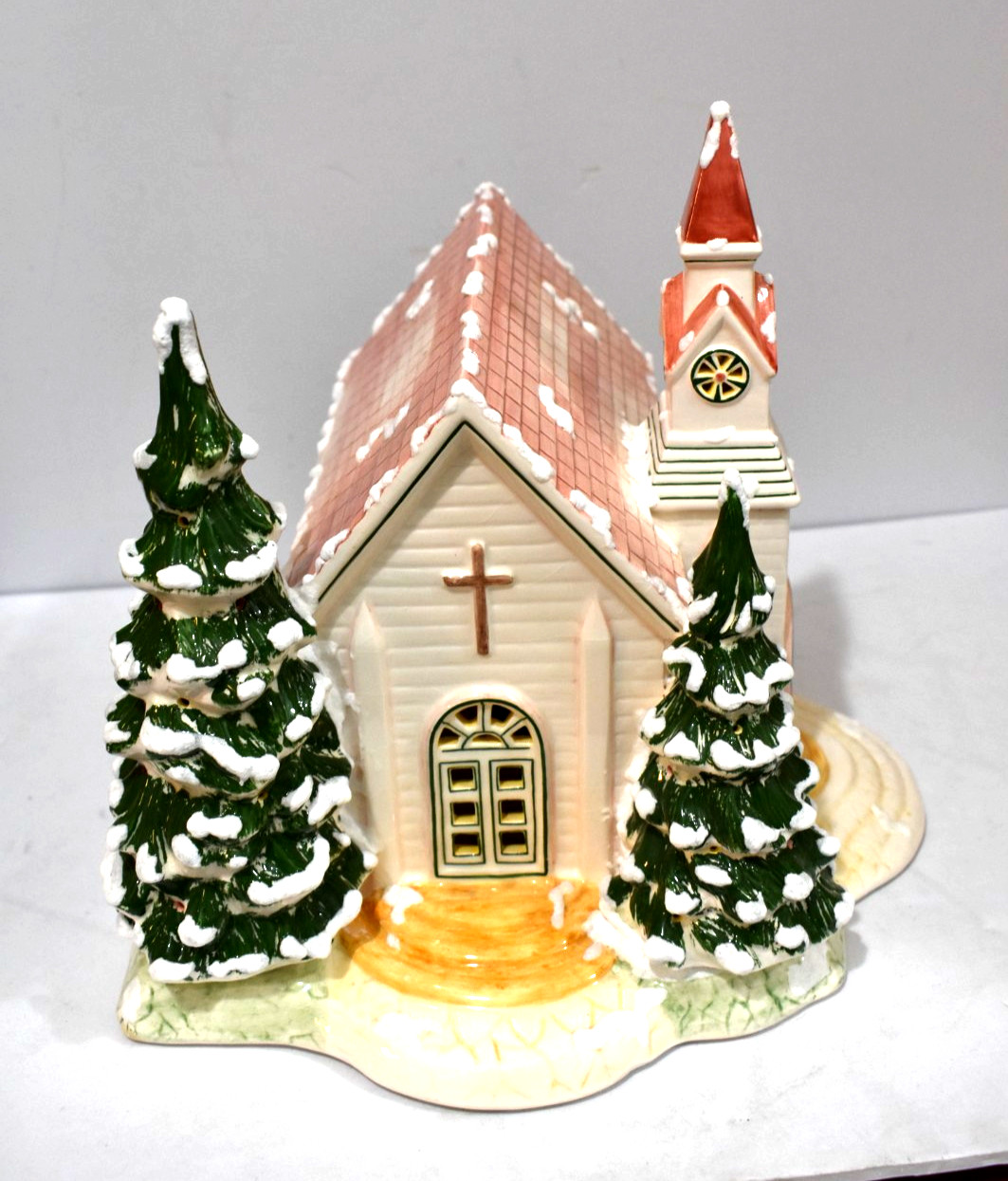 Department 56 Snowy Pine Hills St Mary\'s Lighted Ceramic Church #42006, In Box
