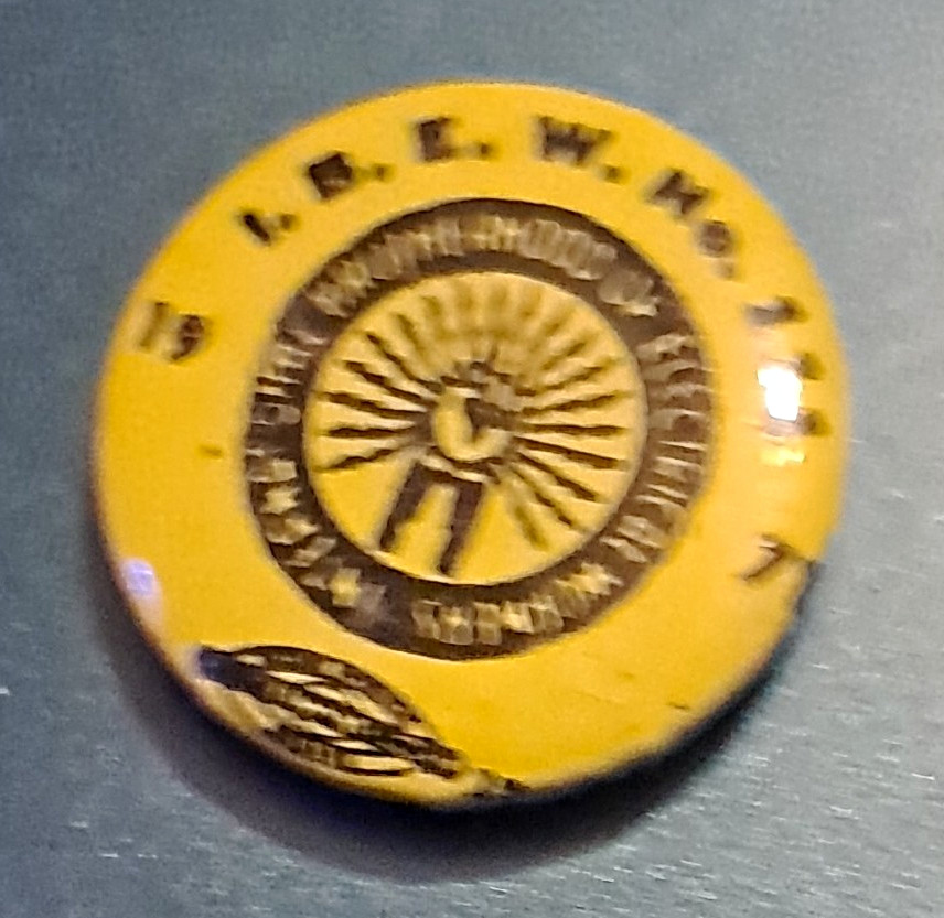Vintage 1971 IBEW Local Union No 111 Electrical Workers Pinback Button