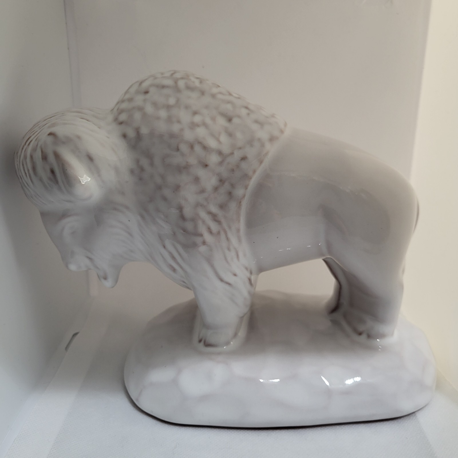 FRANKOMA WHITE BISON WITH CERTIFICATE