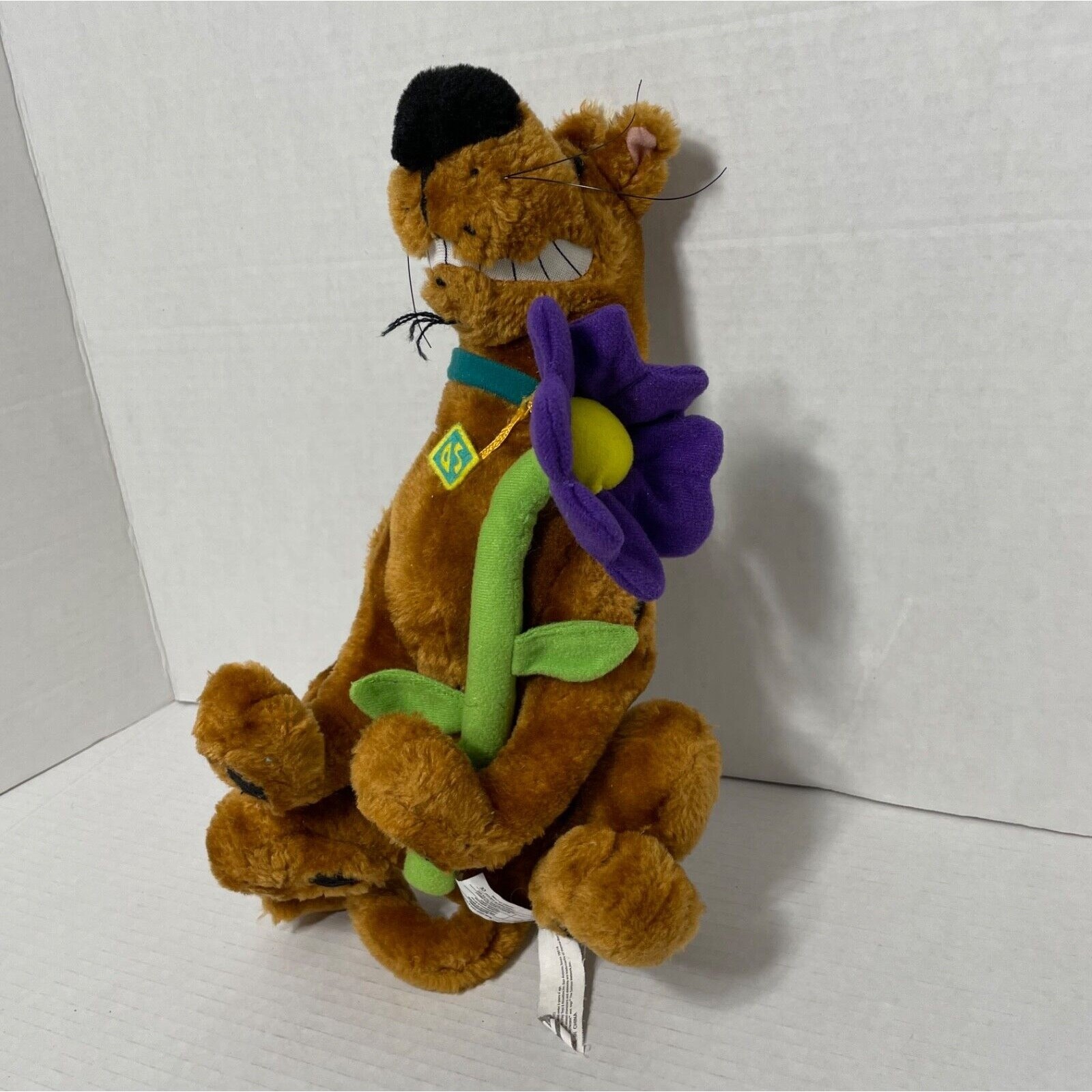 Vintage Scooby Doo w purple flower Cartoon Network 12\