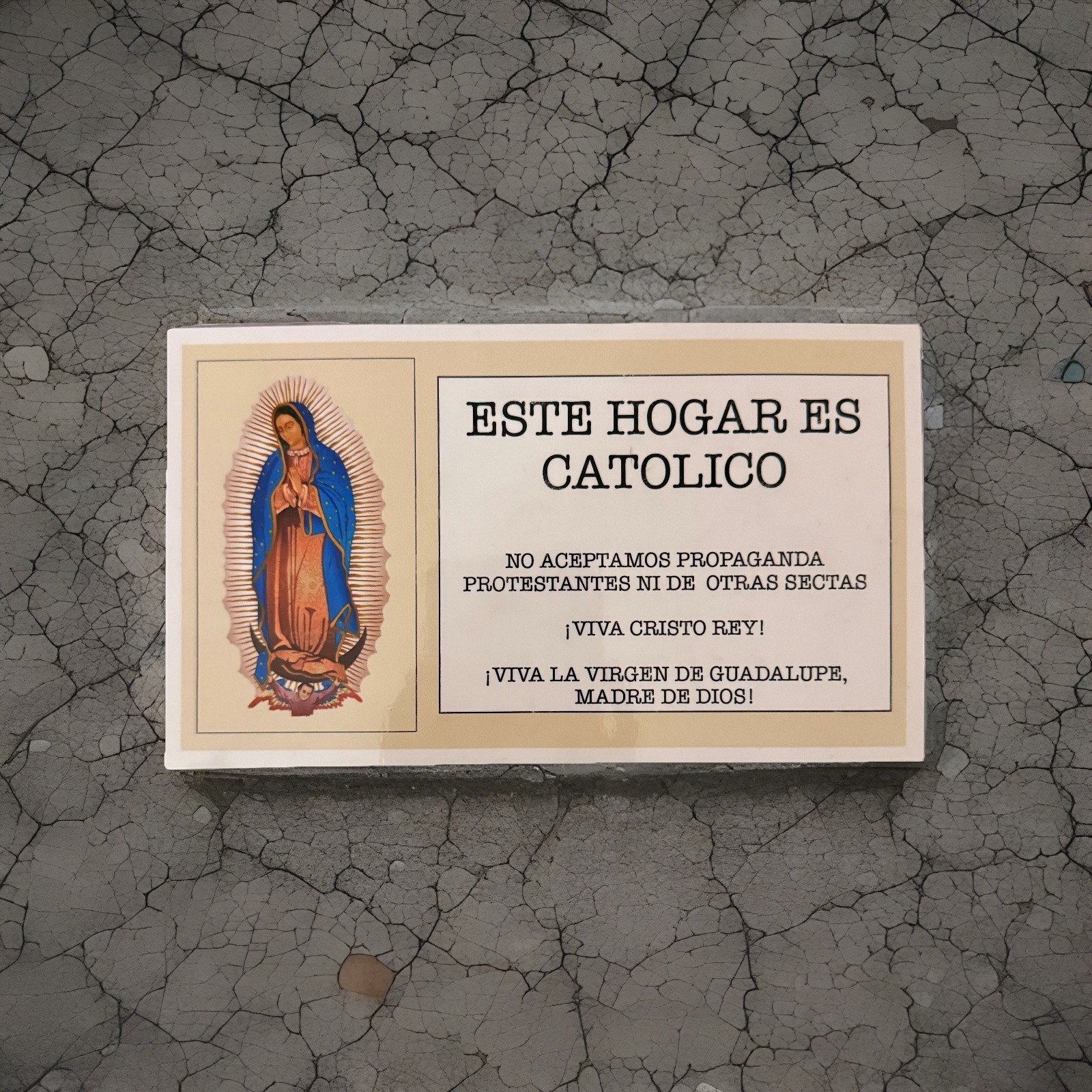 Este Hogar Es Catolico Cédula Laminada/This Is A Catholic Home. Laminated card 