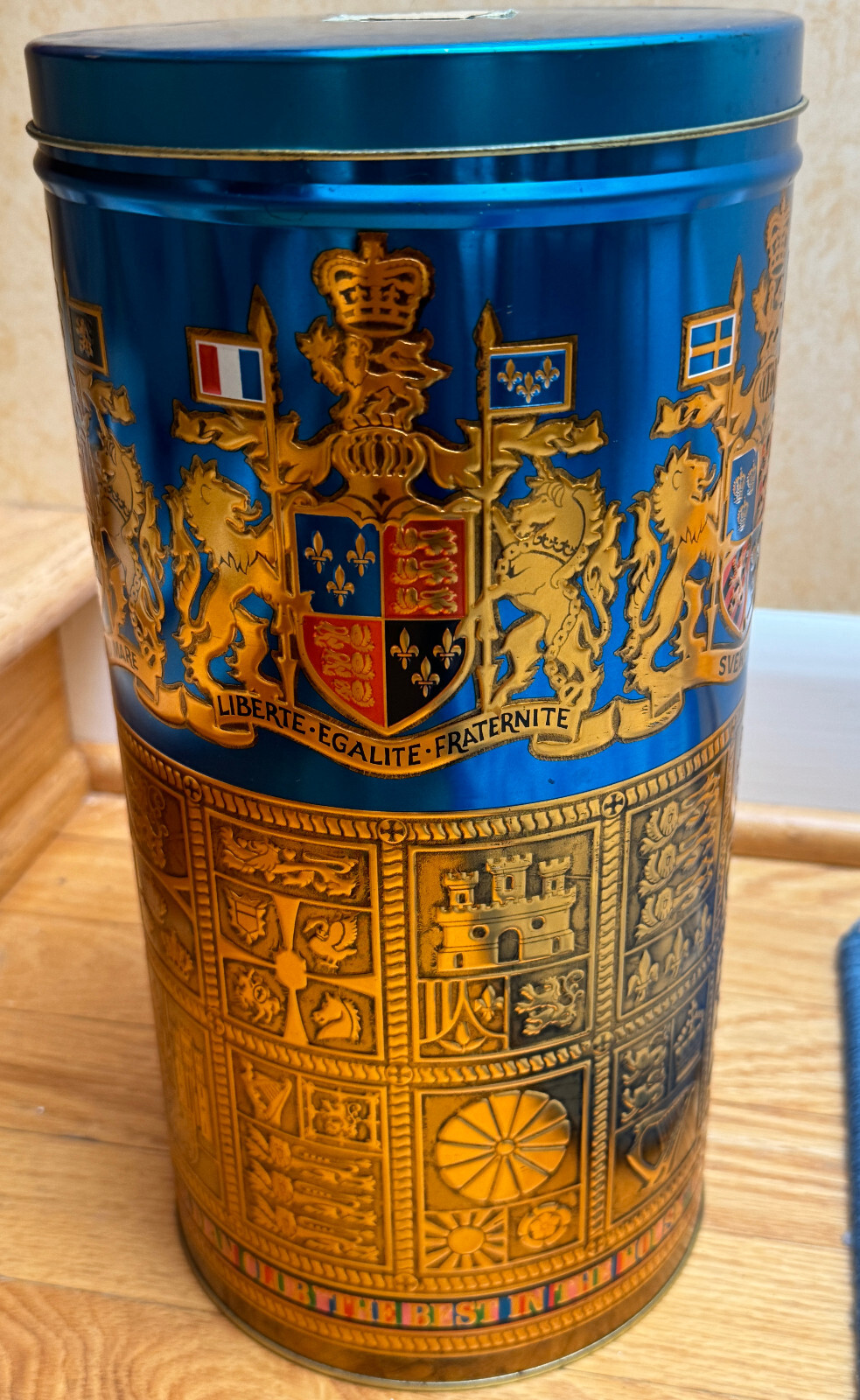 ENDS SOON-Vintage Canadian Club Whisky EMPTY TIN Best in the House in 87 Lands ENDS SOON-Vintage Canadian Club Whisky EMPTY TIN Best in the House in 87 Lands