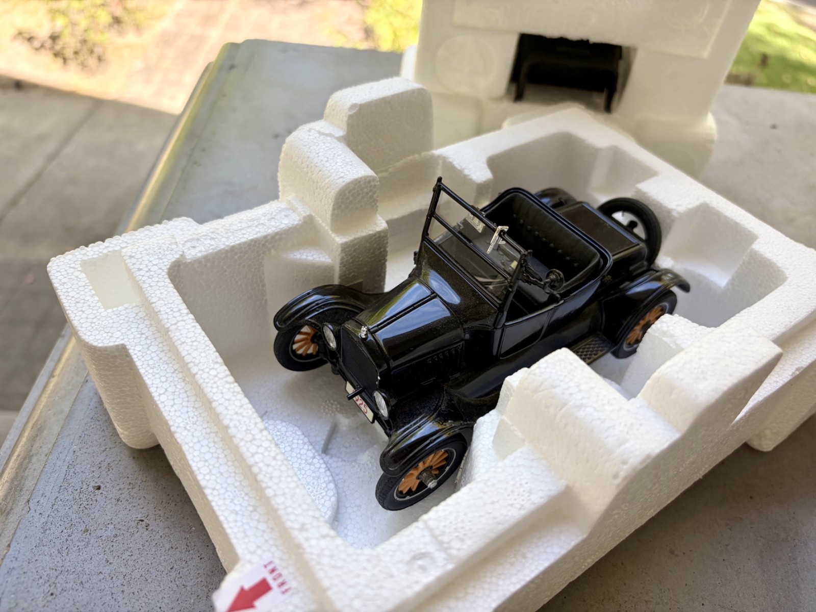 Danbury Mint 1:24 1925 Ford Model T Runabout Black Diecast Car w/ Box