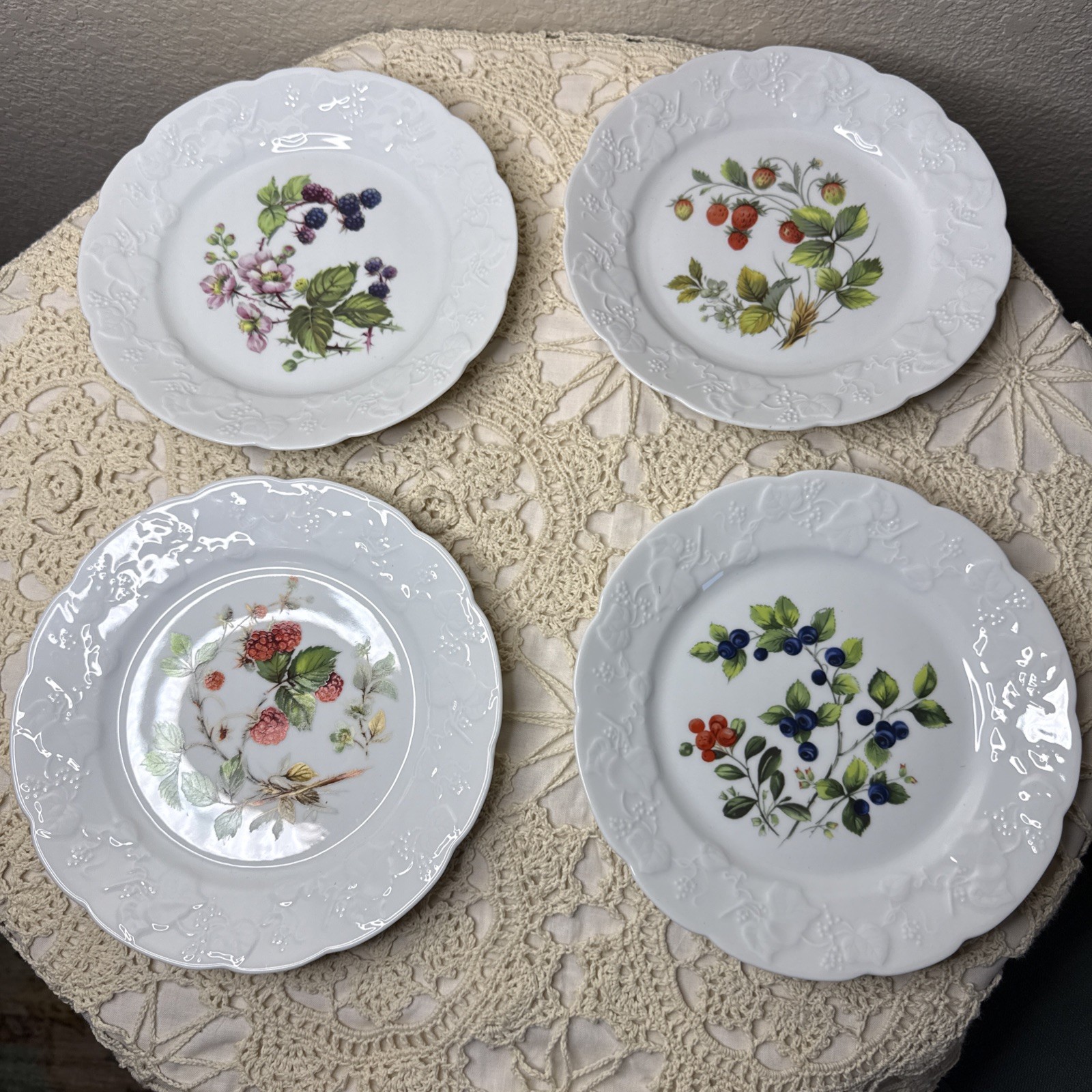 4 VINTAGE Dansk International Berry Salad Dessert Plates 8\