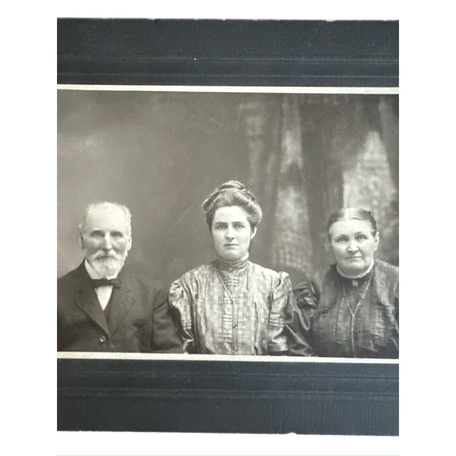 Antique Photograph Cabinet Card Ephemera B/W Unsigned Family Portrait 3 People