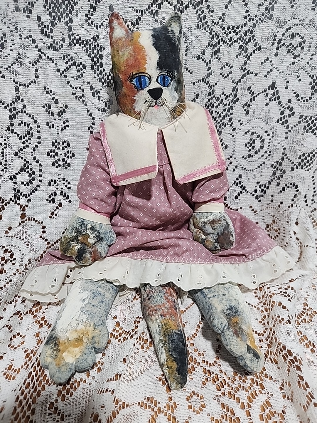 Vintage Handmade Handpainted Calico Primitive Cat Folk Art