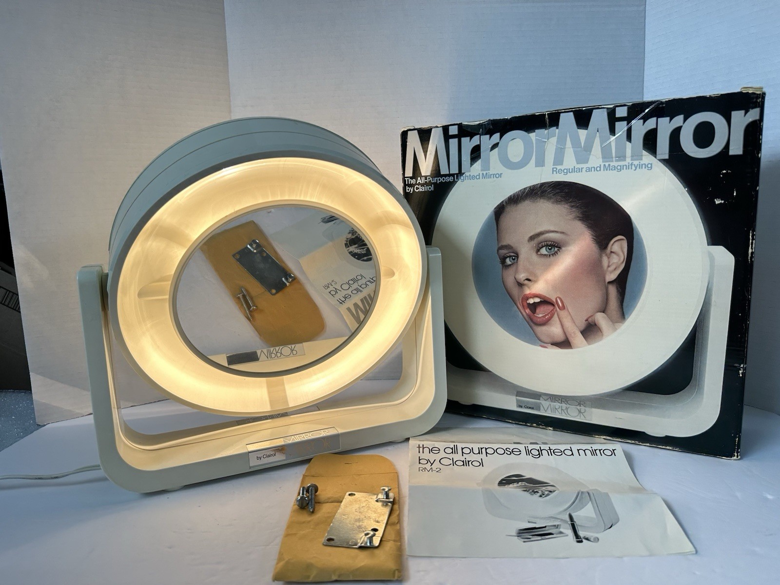 VTG 70s Pivoting Makeup Mirror By CLAIROL Lighted Round Vanity W/ Box Works