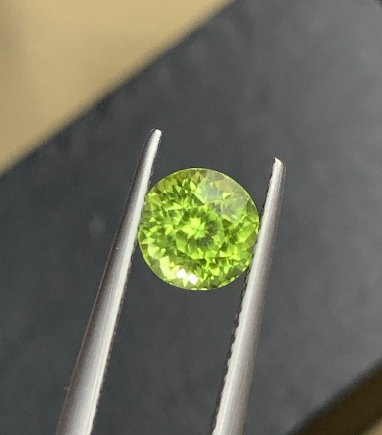 1.70 Ct Natural  Peridot    From Pakistan