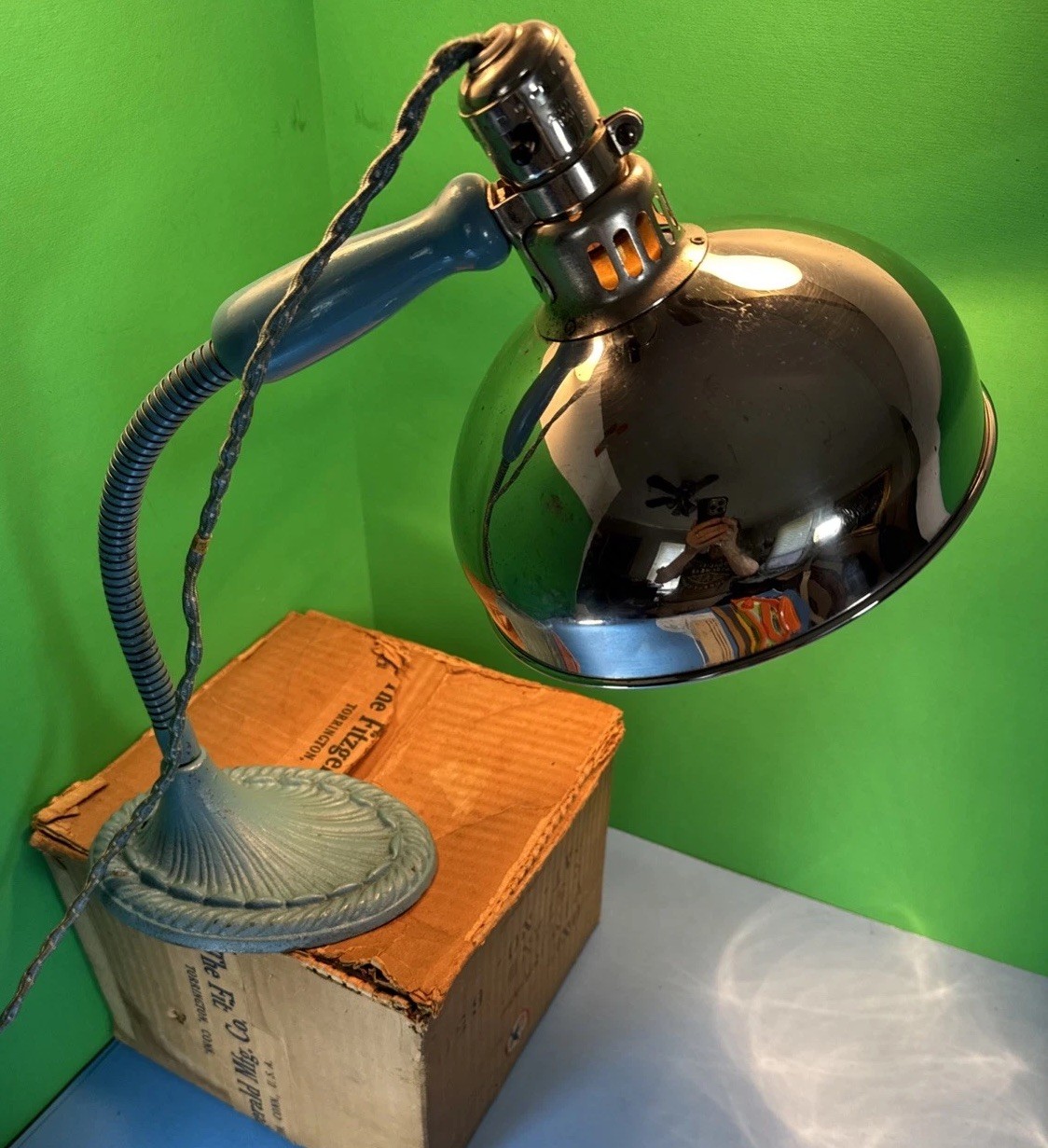 VIM RAY Therapeutic Heat Lamp 1933, orig light bulb, box Torrington Ct Hand/Desk VIM RAY Therapeutic Heat Lamp 1933, orig light bulb, box Torrington Ct Hand/Desk