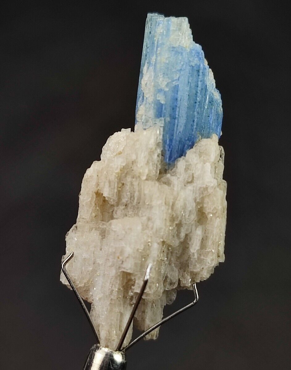5.5-gm Alkali-rich Beryl Crystal on Albite Beryl Specimen @Afghanistan